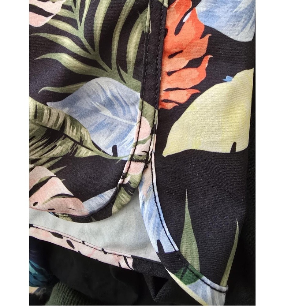 Womens Black Tropical Monstera Leaf Print Floral Elastic Waist Shorts Size M - Picture 6 of 7